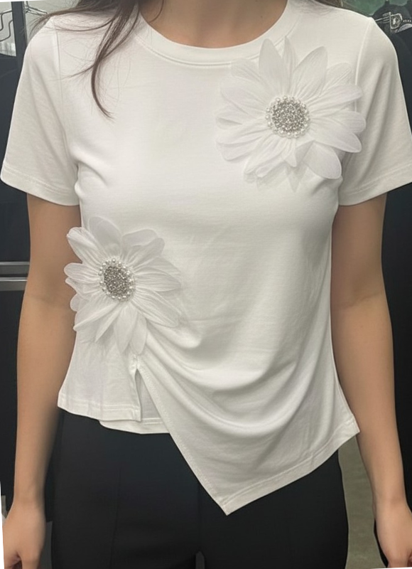 Gracia Tee shirt with flowers applique
